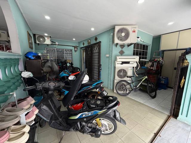 Terraced House for sale in Malaka