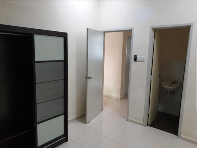 Terraced House for sale in Malaka