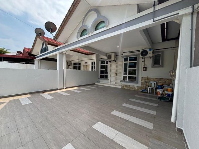 Terraced House for sale in Malaka