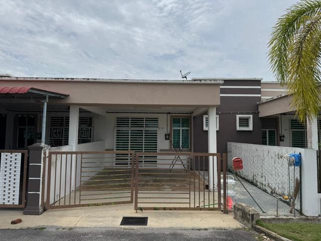 Terraced House for sale in Malaka