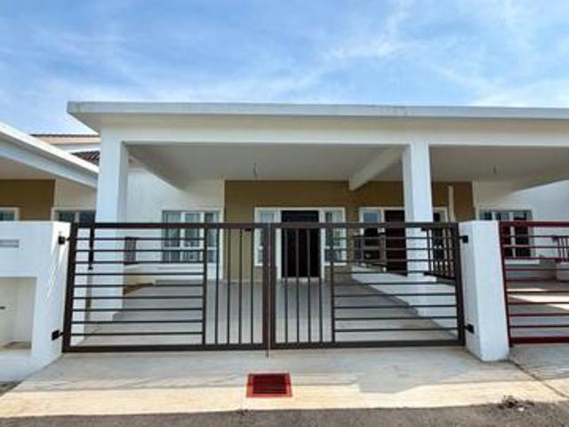 Terraced House for sale in Malaka