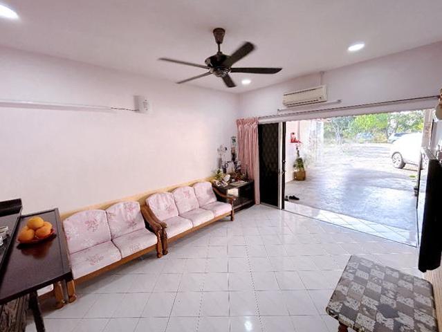 Terraced House for sale in Malaka