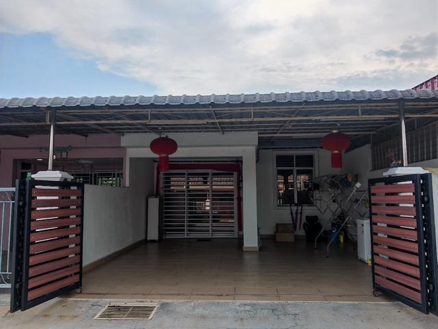 Terraced House for sale in Malaka