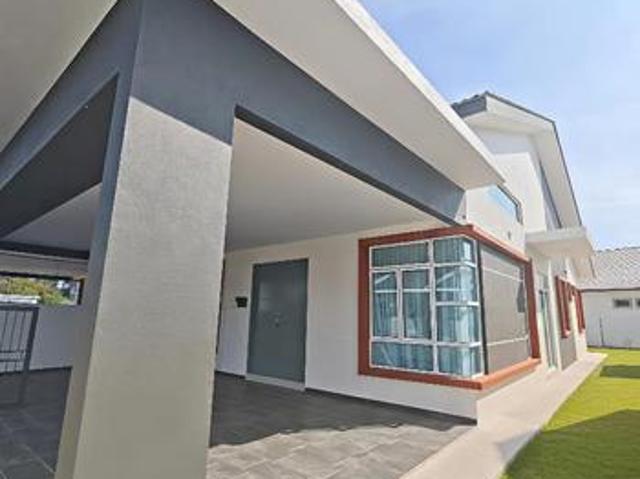 Terraced House for sale in Malaka
