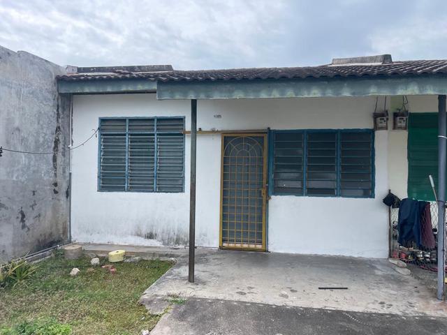 Terraced House for sale in Malaka