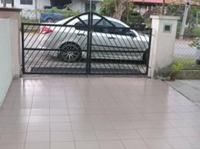 Terraced House for sale in Malaka