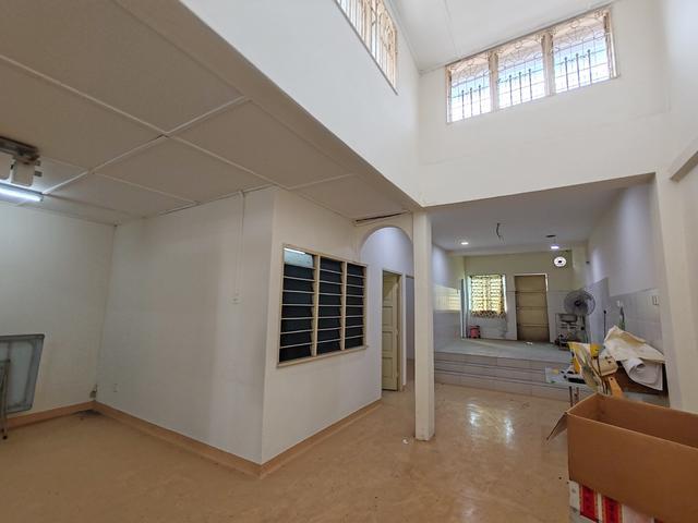 Terraced House for sale in Malaka