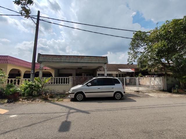 Terraced House for sale in Malaka