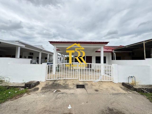 Terraced House for sale in Long Miri