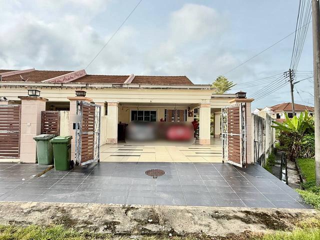 Terraced House for sale in Long Miri