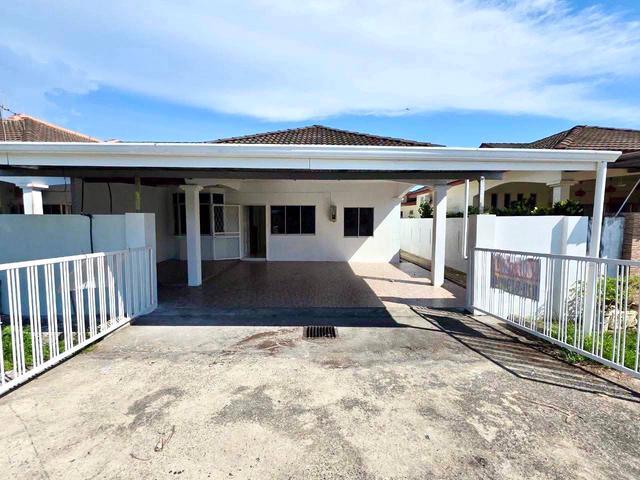 Terraced House for sale in Long Miri