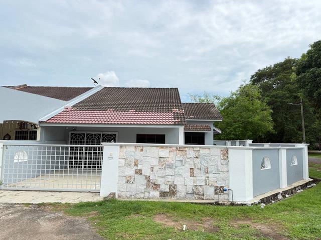 Terraced House for sale in Malaka