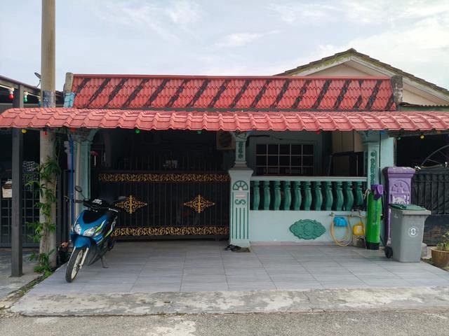 Terraced House for sale in Malaka