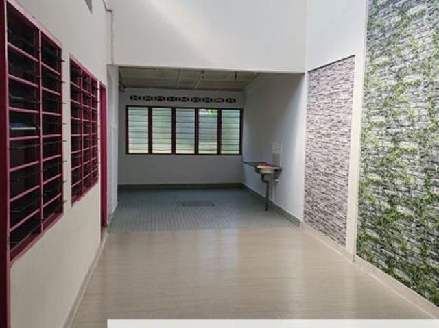 House for sale in Malaka