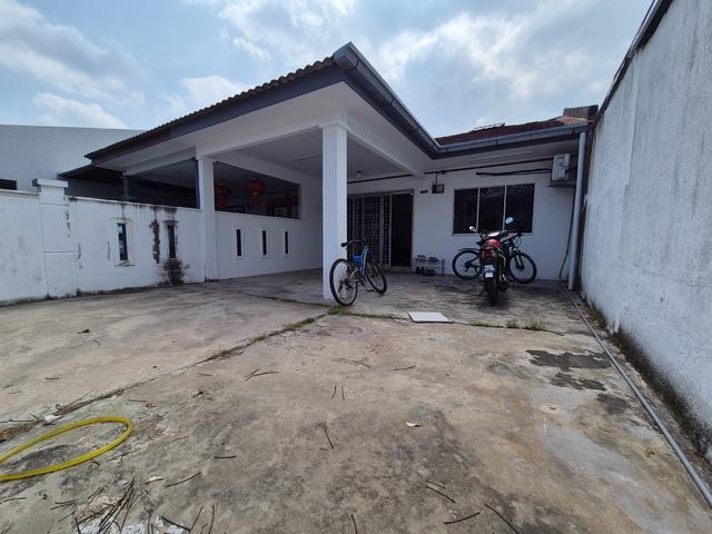 Terraced House for sale in Malaka