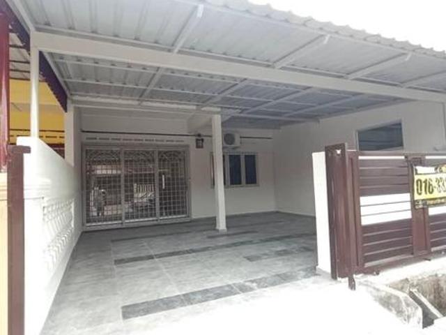 Terraced House for sale in Malaka