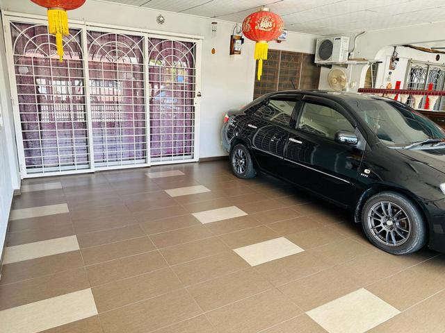 Terraced House for sale in Malaka
