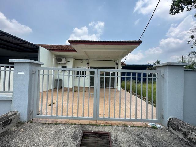 Terraced House for sale in Malaka