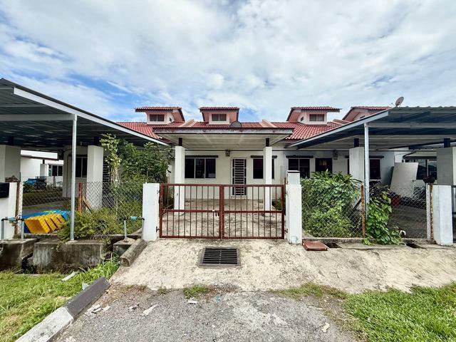 Terraced House for sale in Long Miri
