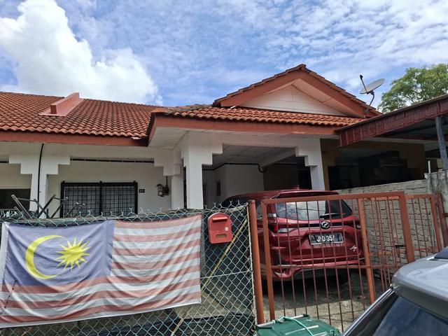 Terraced House for sale in Malaka