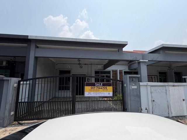 Terraced House for sale in Malaka