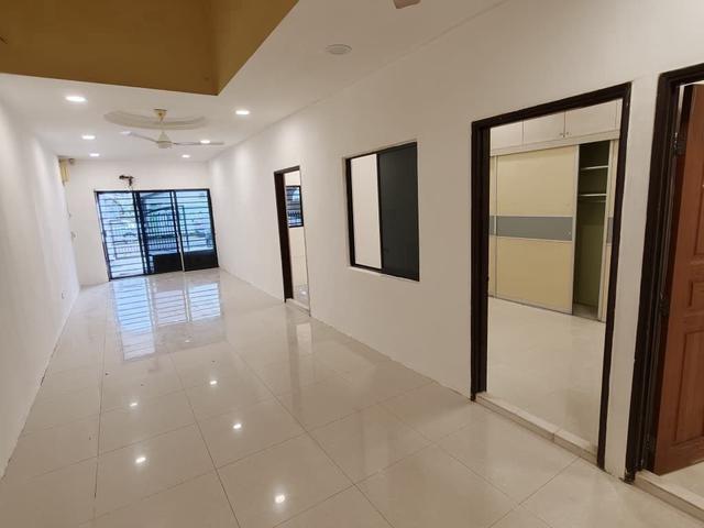 Terraced House for sale in Seri Kembangan, Majlis Bandaraya Subang Jaya