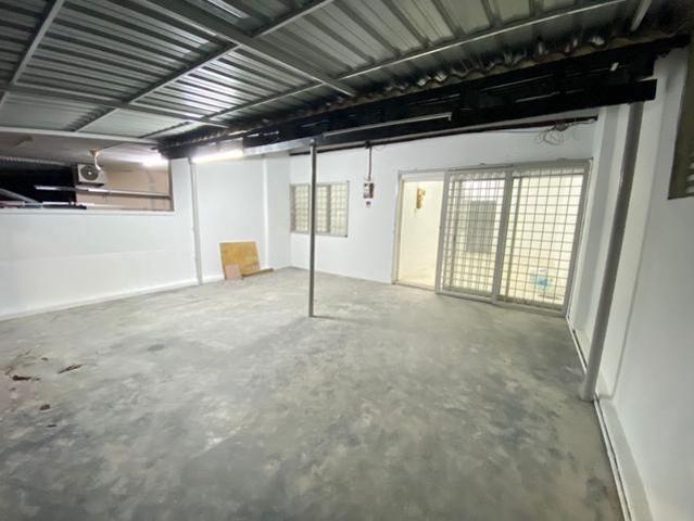 Terraced House for sale in Malaka