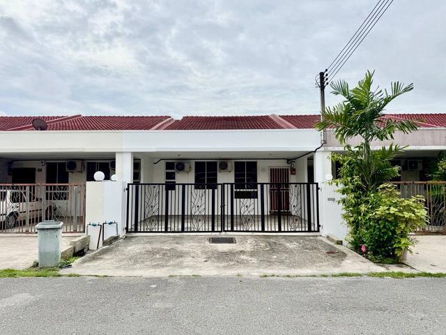 Terraced House for sale in Long Miri
