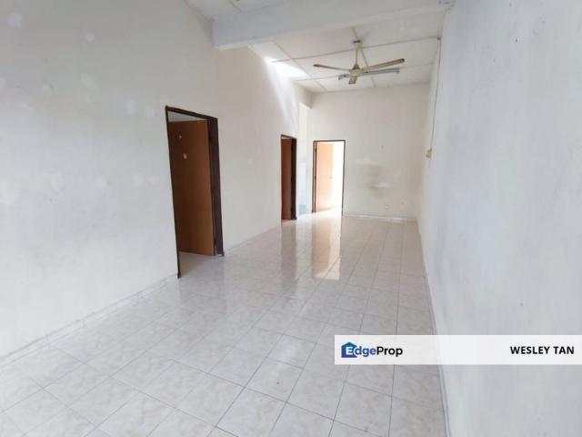 House for sale in Malaka