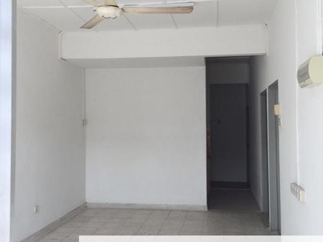 House for sale in Malaka