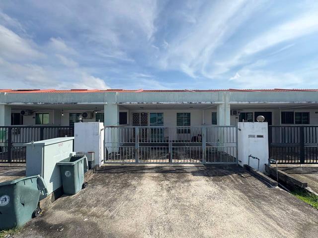 Terraced House for sale in Long Miri