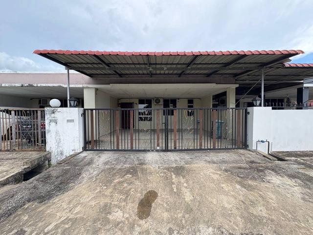 Terraced House for sale in Long Miri