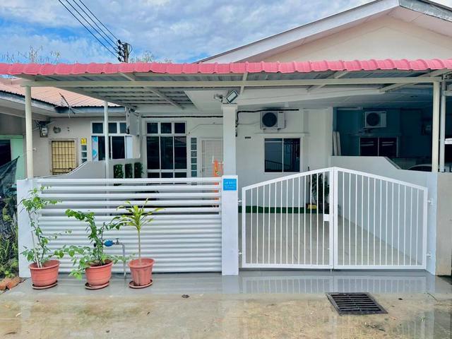 Terraced House for sale in Long Miri
