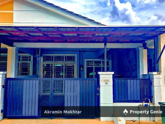 Terraced House for sale in Malaka