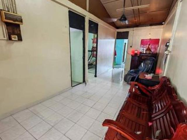 Terraced House for sale in Malaka