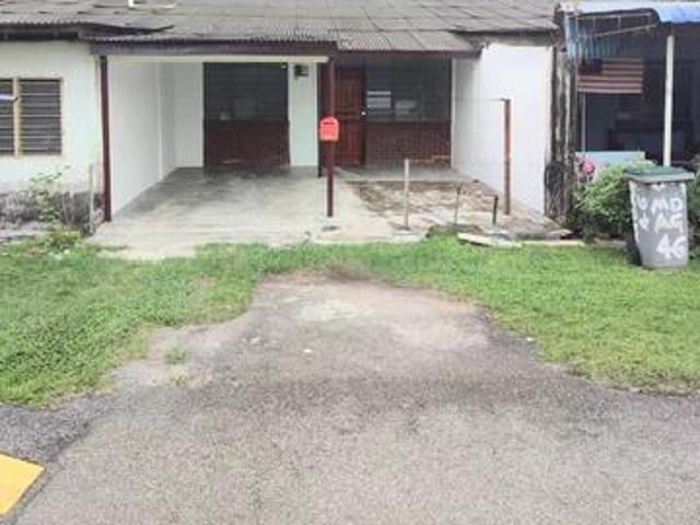 Terraced House for sale in Malaka