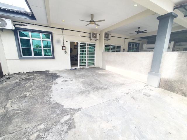 Terraced House for sale in Malaka