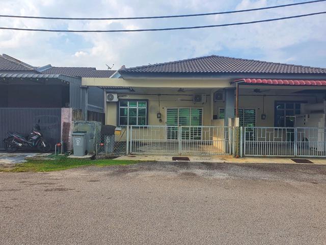Terraced House for sale in Malaka