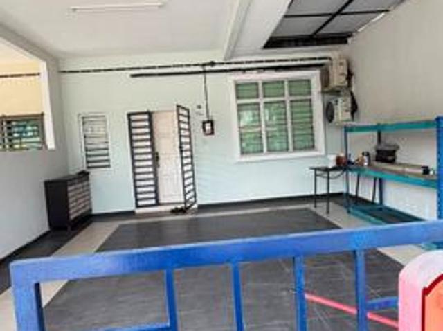 Terraced House for sale in Malaka