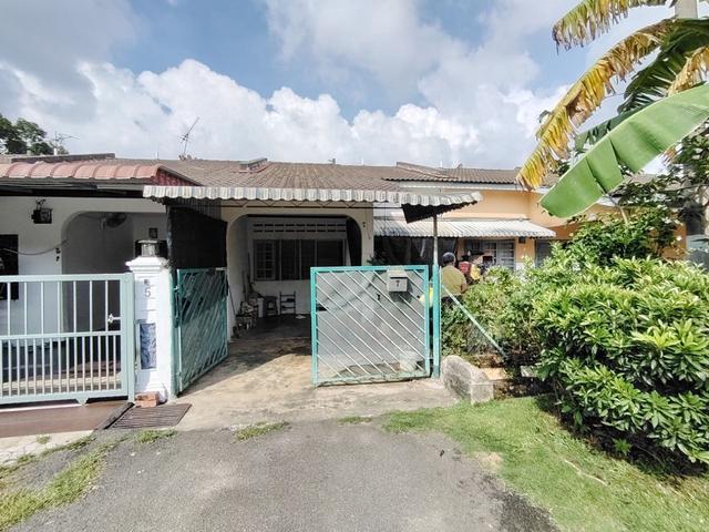 Terraced House for sale in Malaka