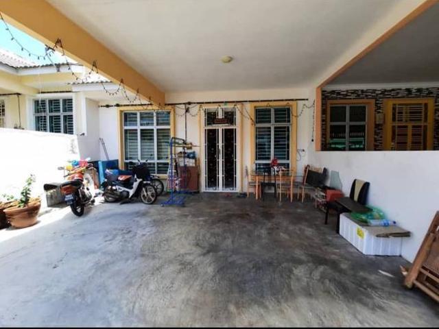Terraced House for sale in Malaka