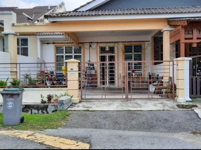 Terraced House for sale in Malaka