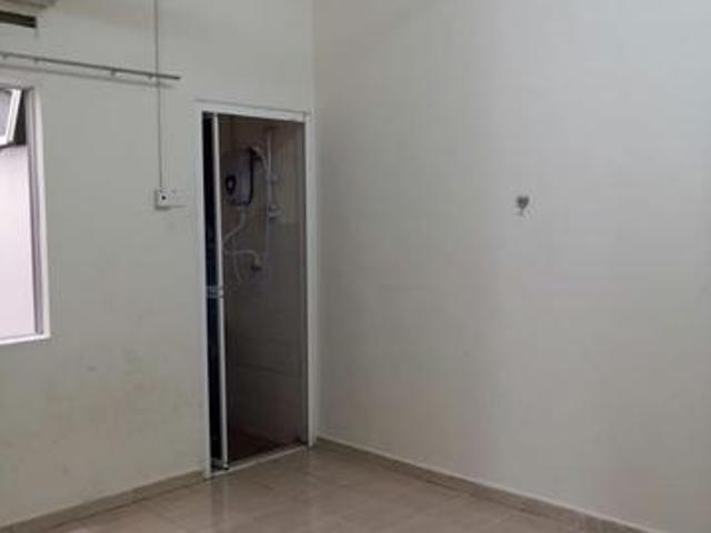 Terraced House for sale in Malaka