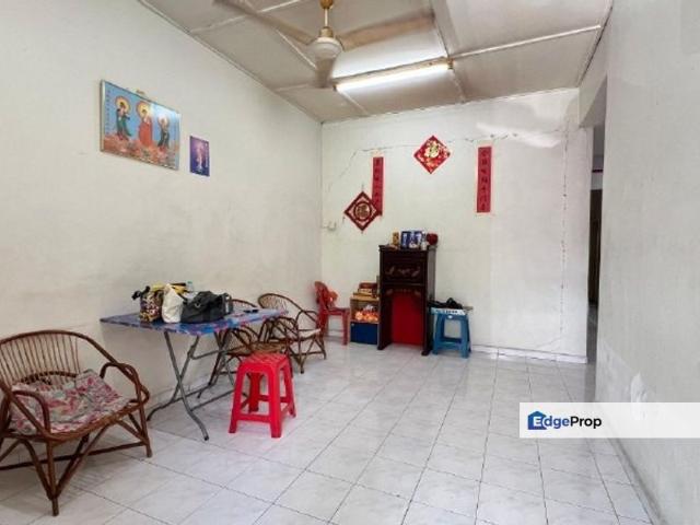 House for rent in Malaka