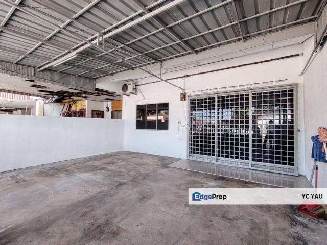 House for sale in Malaka