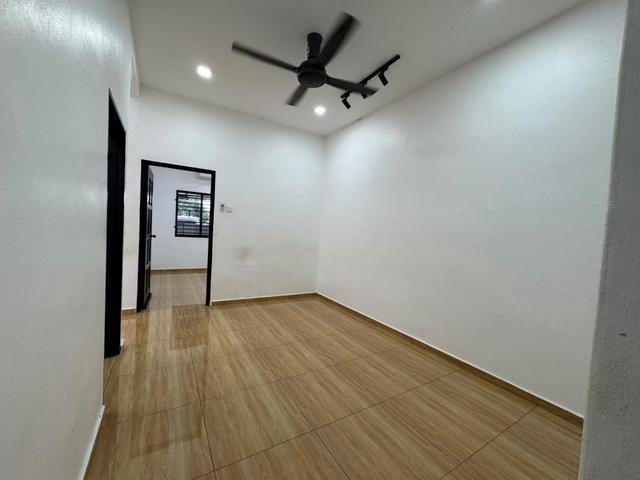 Terraced House for sale in Malaka