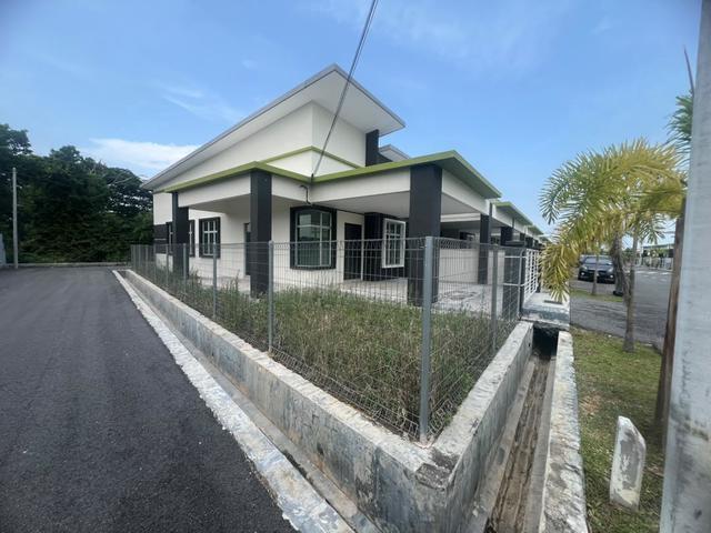 Terraced House for sale in Malaka