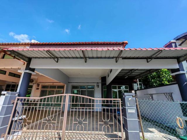 Terraced House for sale in Malaka
