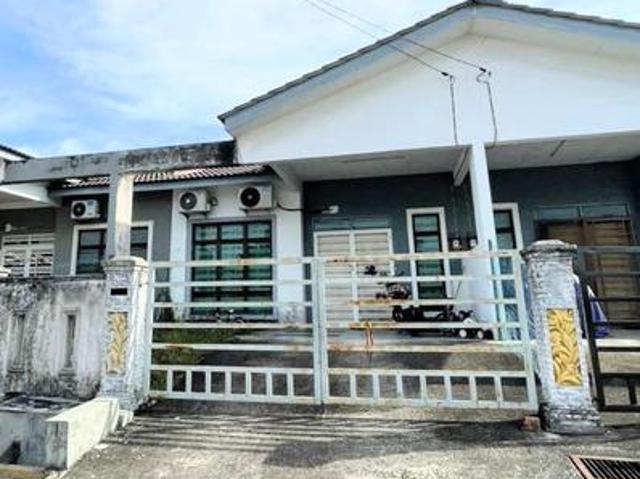 Terraced House for sale in Malaka