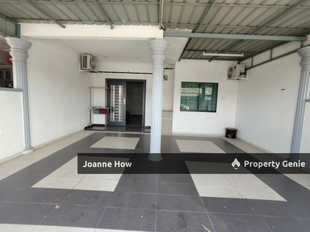 Terraced House for sale in Malaka
